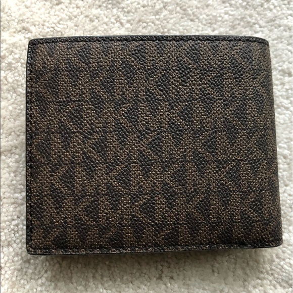 Michael Kors Cooper Wallet - Picture 2 of 5